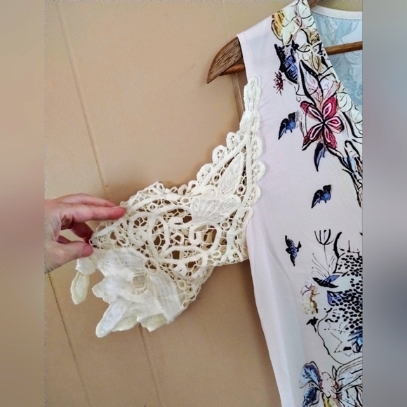 Floral maxi dress, HOST PICK, lace cold shoulder and back zip, summer, blush - Picture 4 of 10